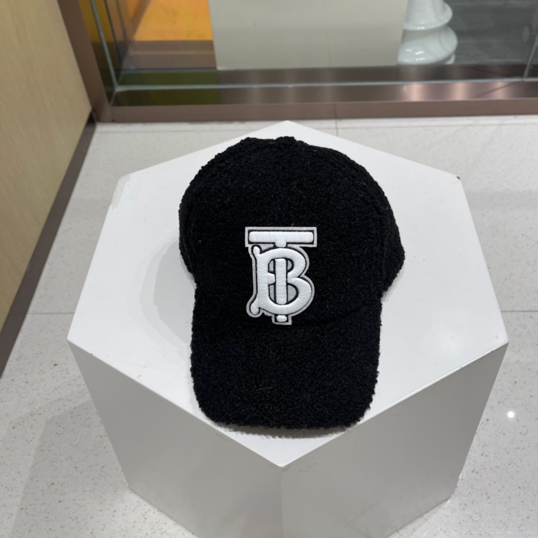 NO:214765,Burberry Burberry, warm and cute lamb fur baseball hat, stick hat~beauty, #hat, fisherman hat, baseball hat, knit hat, hat, burberry, burberry, espadrilles, hats19860909Burberry 巴宝莉 秋冬保暖可爱羊羔毛棒球帽棒帽～颜值担当#帽子渔夫帽棒球帽针织帽,帽子,burberry,burberry,espadrilles,hats,hat
