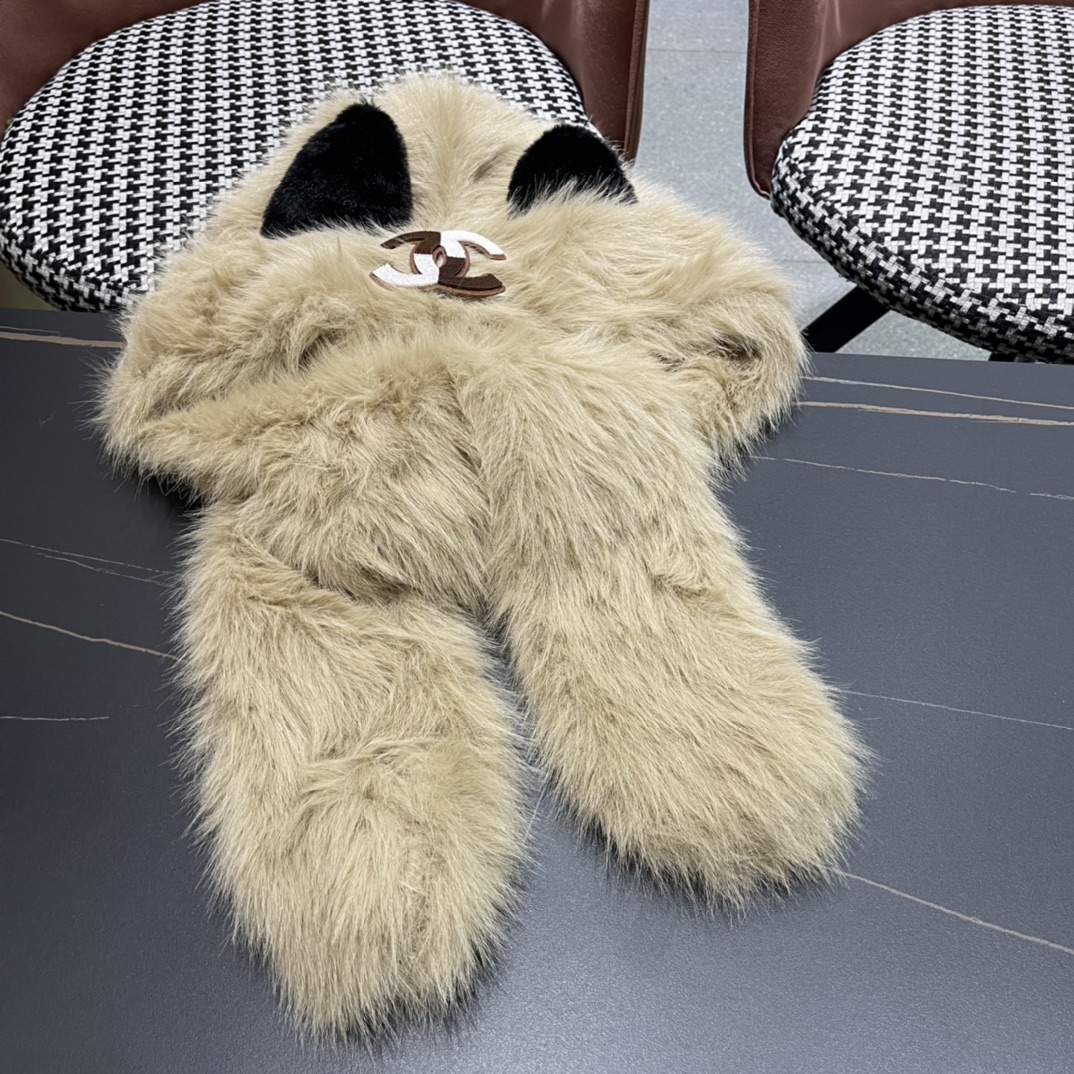 P150🎀香奈儿二件套羊毛套装：狐狸毛帽子➕围巾】经典套装帽子！暖暖哒超级舒服～冬日小姐姐减龄神器哦～这个冬天你就差这么一套套装帽子啦～又保暖又时尚！男女通用款!可以做情侣款多多款式，欢迎选择!