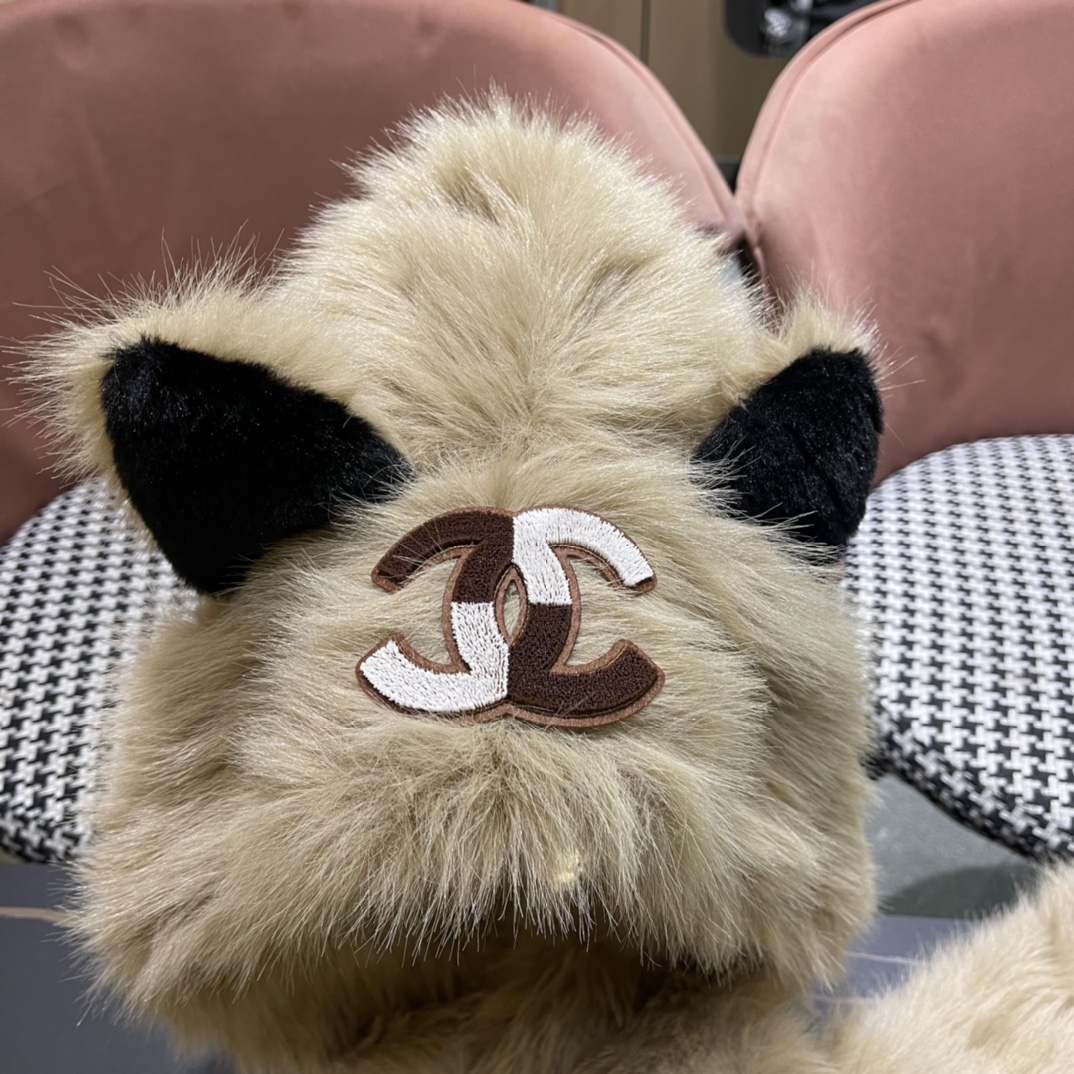 P150🎀香奈儿二件套羊毛套装：狐狸毛帽子➕围巾】经典套装帽子！暖暖哒超级舒服～冬日小姐姐减龄神器哦～这个冬天你就差这么一套套装帽子啦～又保暖又时尚！男女通用款!可以做情侣款多多款式，欢迎选择!