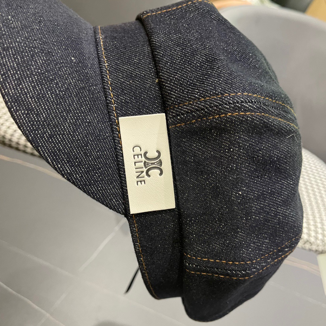 。Celine 赛琳早秋新款军贝雷帽是鸭舌牛仔贝雷帽 进口材质笔挺舒展 整体爽朗有书卷气👍👍