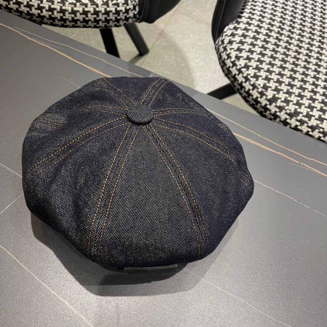 。Celine 赛琳早秋新款军贝雷帽是鸭舌牛仔贝雷帽 进口材质笔挺舒展 整体爽朗有书卷气👍👍