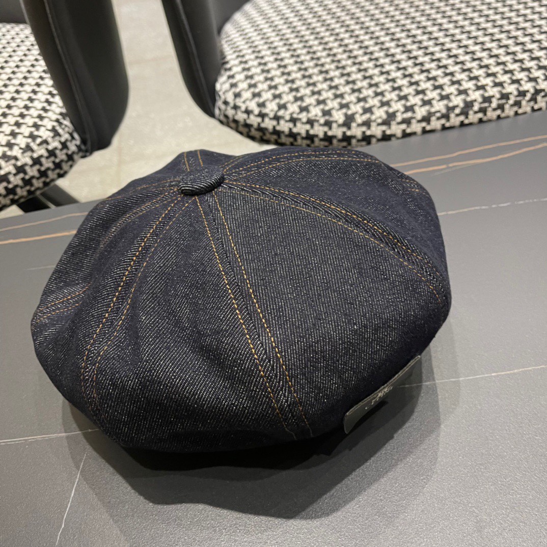 。Celine 赛琳早秋新款军贝雷帽是鸭舌牛仔贝雷帽 进口材质笔挺舒展 整体爽朗有书卷气👍👍