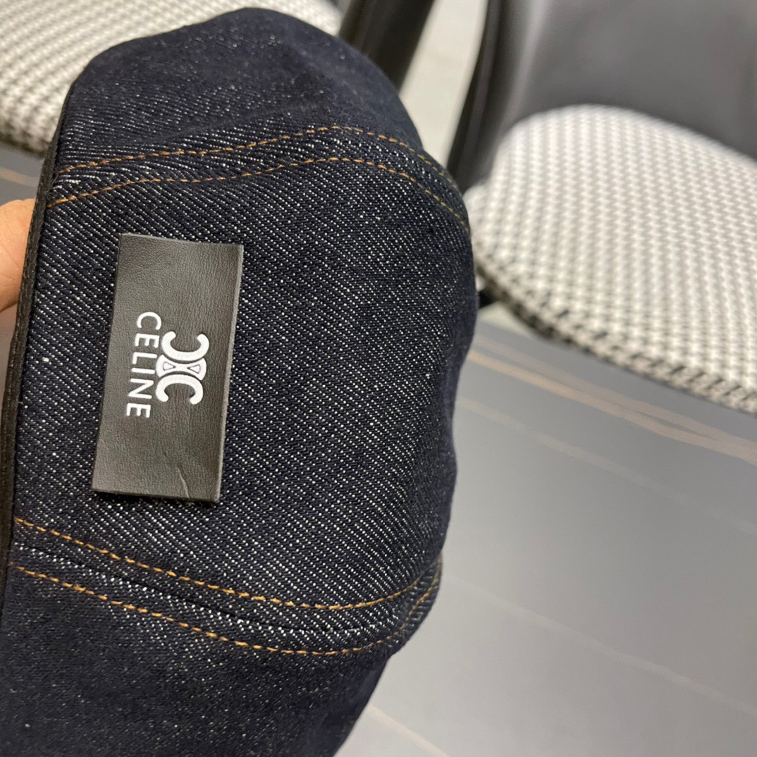 。Celine 赛琳早秋新款军贝雷帽是鸭舌牛仔贝雷帽 进口材质笔挺舒展 整体爽朗有书卷气👍👍