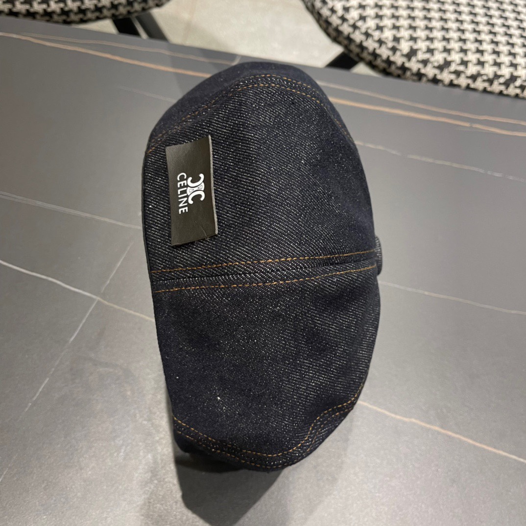 。Celine 赛琳早秋新款军贝雷帽是鸭舌牛仔贝雷帽 进口材质笔挺舒展 整体爽朗有书卷气👍👍