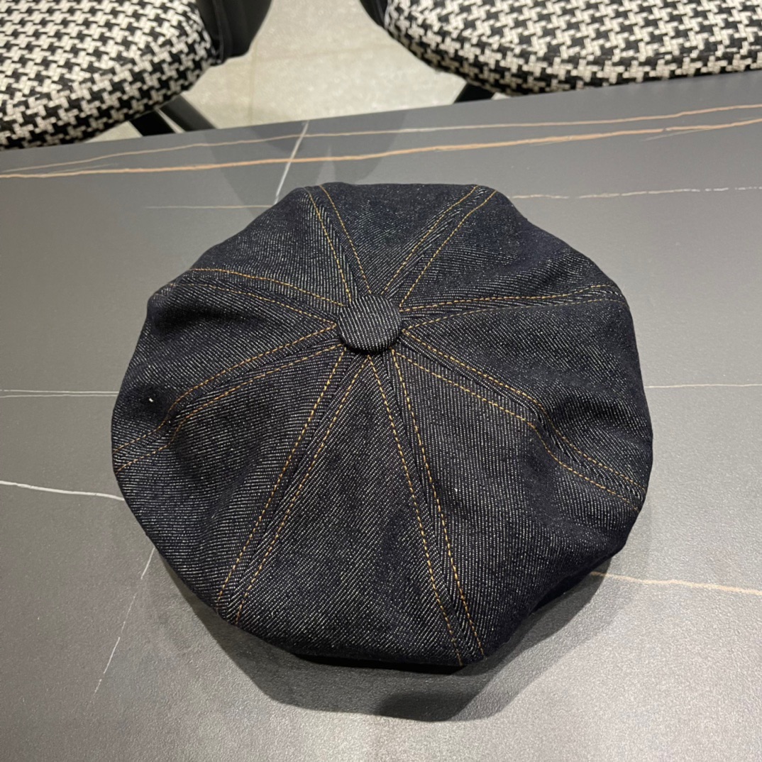 。Celine 赛琳早秋新款军贝雷帽是鸭舌牛仔贝雷帽 进口材质笔挺舒展 整体爽朗有书卷气👍👍