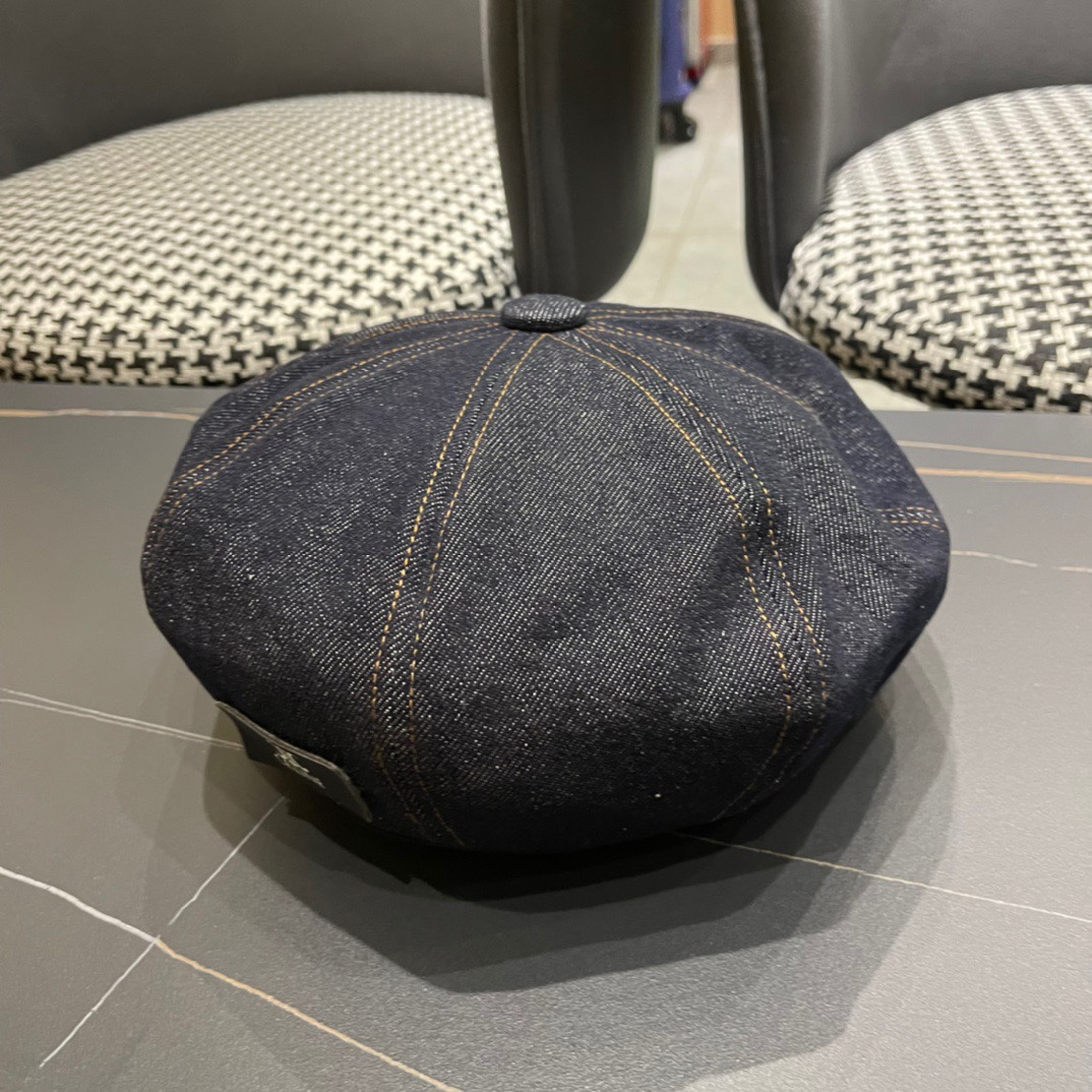 。Celine 赛琳早秋新款军贝雷帽是鸭舌牛仔贝雷帽 进口材质笔挺舒展 整体爽朗有书卷气👍👍
