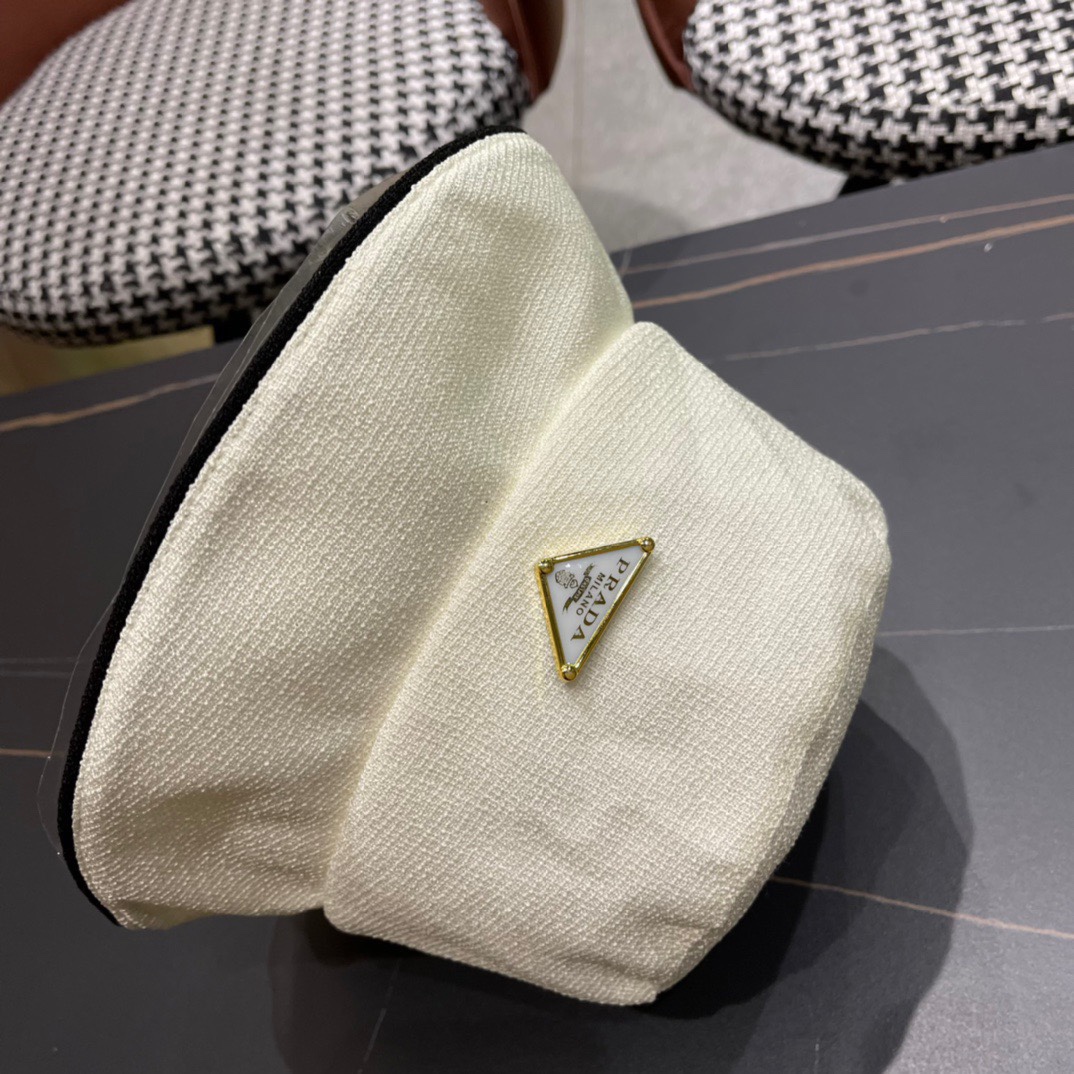 【普拉达】2024春夏网红新款渔夫帽，新款出货，大牌款超好搭配，赶紧入手！