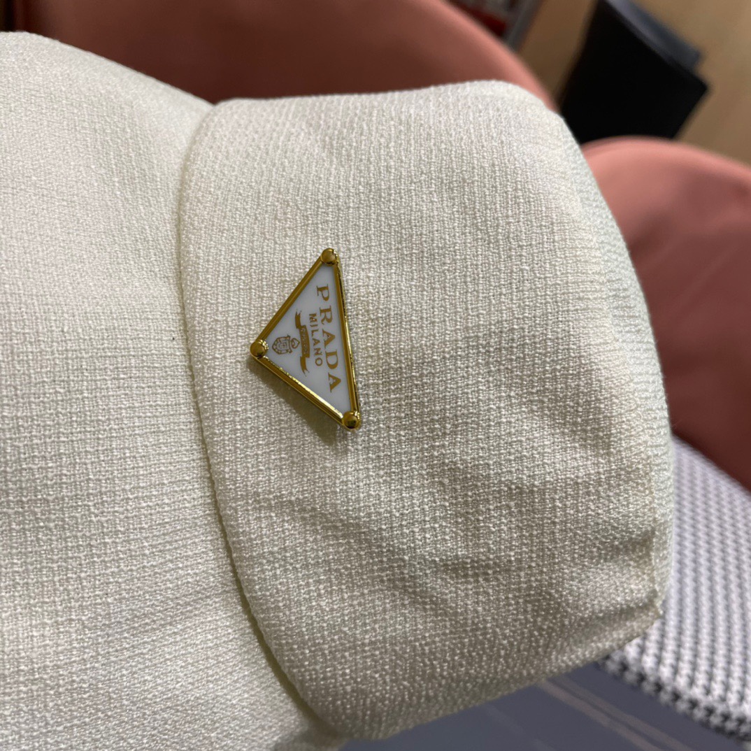 【普拉达】2024春夏网红新款渔夫帽，新款出货，大牌款超好搭配，赶紧入手！