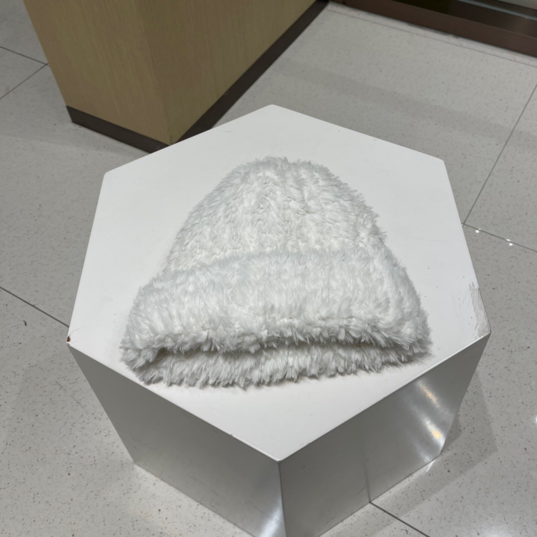  PRADA普拉达 兔子耳朵毛线帽子女秋冬季新款加厚保暖显脸小甜美可爱针织帽