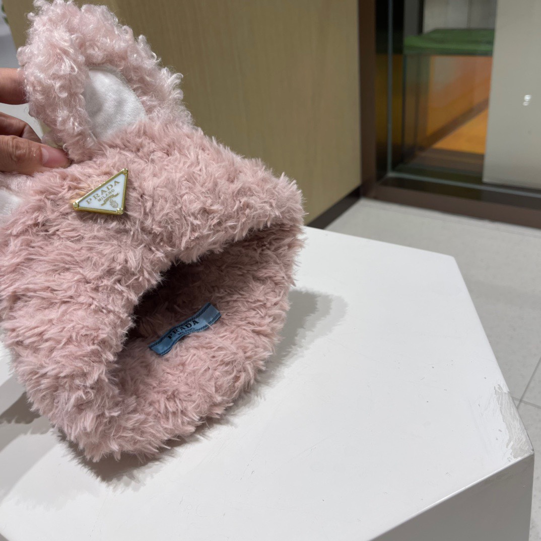  PRADA普拉达 兔子耳朵毛线帽子女秋冬季新款加厚保暖显脸小甜美可爱针织帽