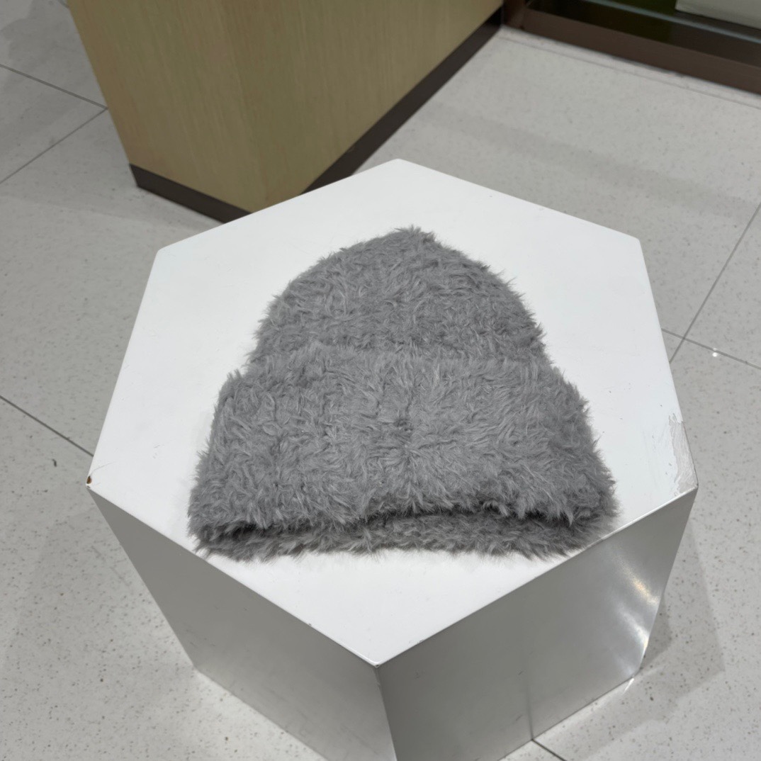  PRADA普拉达 兔子耳朵毛线帽子女秋冬季新款加厚保暖显脸小甜美可爱针织帽