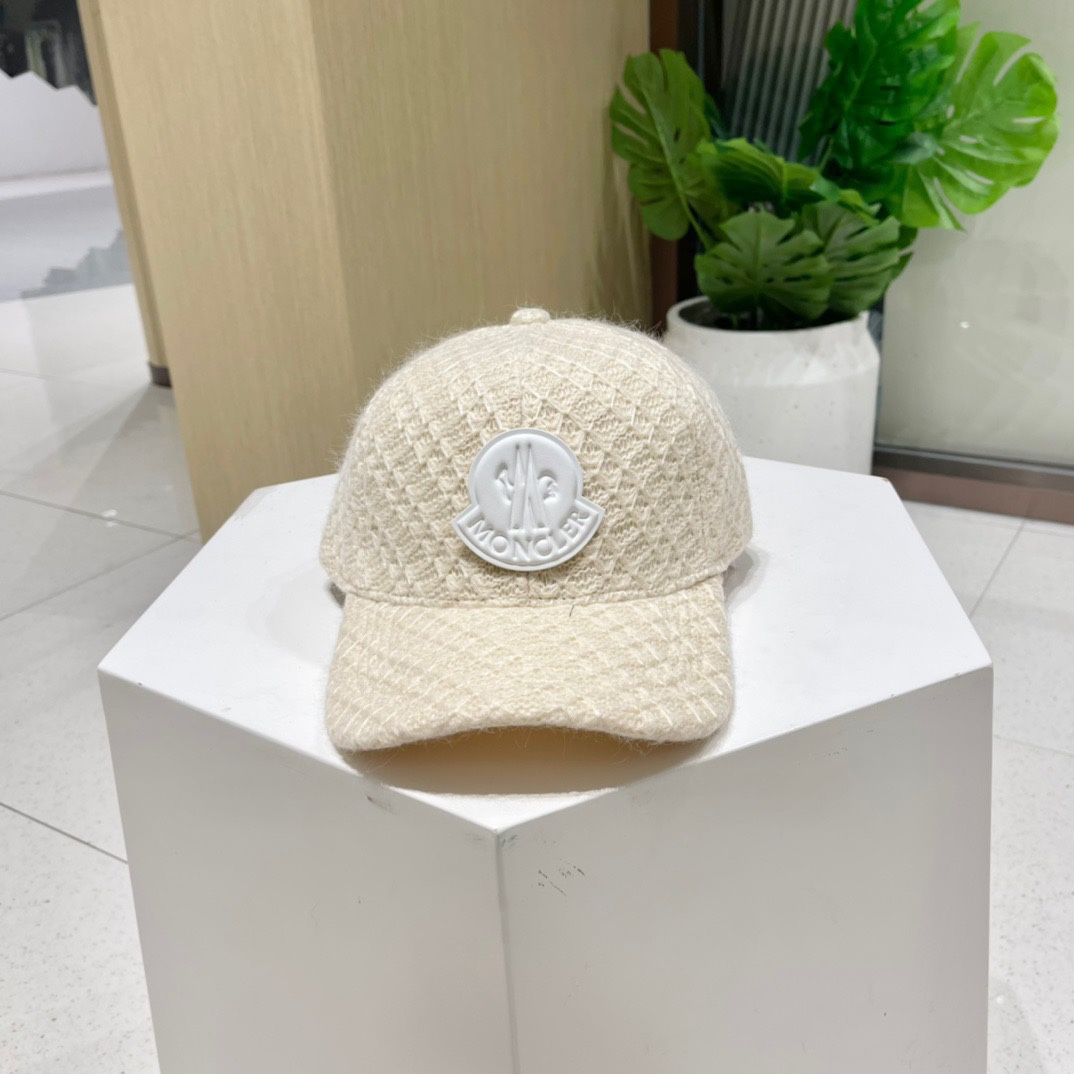 NO:214914,Moncler silly * American baseball hat, high-version counter style, fine letters~ The hat itself is very stylish, crazy call, fried chicken is easy to match clothes, the atmosphere is full of the feeling!  Hat fisherman hat baseball hat knit hat, hat, christian louboutin, Moncler, espadrilles, hats19860909moncler 蒙口*美式棒球帽 高版本专柜款,字母精细~ 帽子本身很有型 疯狂打call 炒鸡好搭衣服 氛围感直接拉满！帽子渔夫帽棒球帽针织帽,帽子,christian louboutin,Moncler,espadrilles,hats,hat