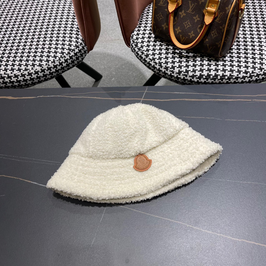 NO:214929,Mengkelai Moncler, a moncler, a silhouetted lamb wool fisherman's hat, a super gentle fisherman's hat, this simple and versatile fisherman's hat, I really want to buy it in winter, it will never go out of date if I wear it for a few more years. The hat is three-dimensional and stylish. You can wear it with a round face/square face. Super small face. Paired with a suit jacket, a gentle and elegant hat, fisherman's hat, baseball hat, knitted hat, hat, christian louboutin, Moncler, Moncler, espadrilles, jackets & coats, business suit, hats19860909盟可睐 moncler 蒙口羊羔毛渔夫帽 超温柔的一顶渔夫帽 这种简约百搭的渔夫帽 真的是一到冬天就想买 多戴几年都不会过时 帽子立体有型 圆脸/方脸素颜都可以佩戴 超级显脸小 搭配西装外套 温柔又显气质帽子渔夫帽棒球帽针织帽,帽子,christian louboutin,Moncler,Moncler,espadrilles,jackets & coats,business suit,hats,hat