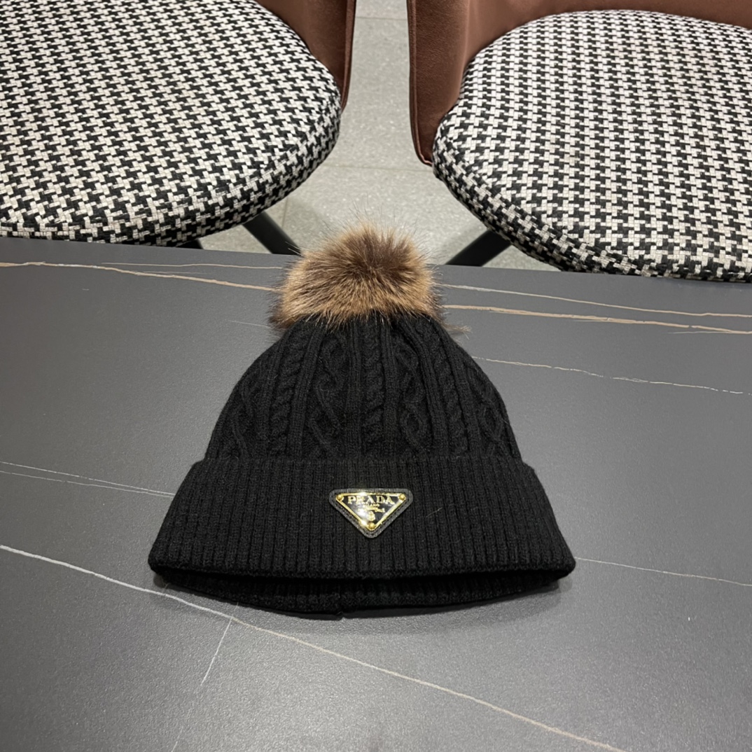 NO:214958,Prada new knitted wool hat counter synchronous knitted hat, satin splicing super texture, simple and not monotonous, both men and women wear super handsome hats, fisherman hats, baseball hats, knit hats, hats, prada, prada, espadrilles, hats19860909Prada普拉达新款针织毛线帽专柜同步针织帽,缎面拼接超显质感,简约不单调男女戴都超帅帽子渔夫帽棒球帽针织帽,帽子,prada,prada,espadrilles,hats,hat