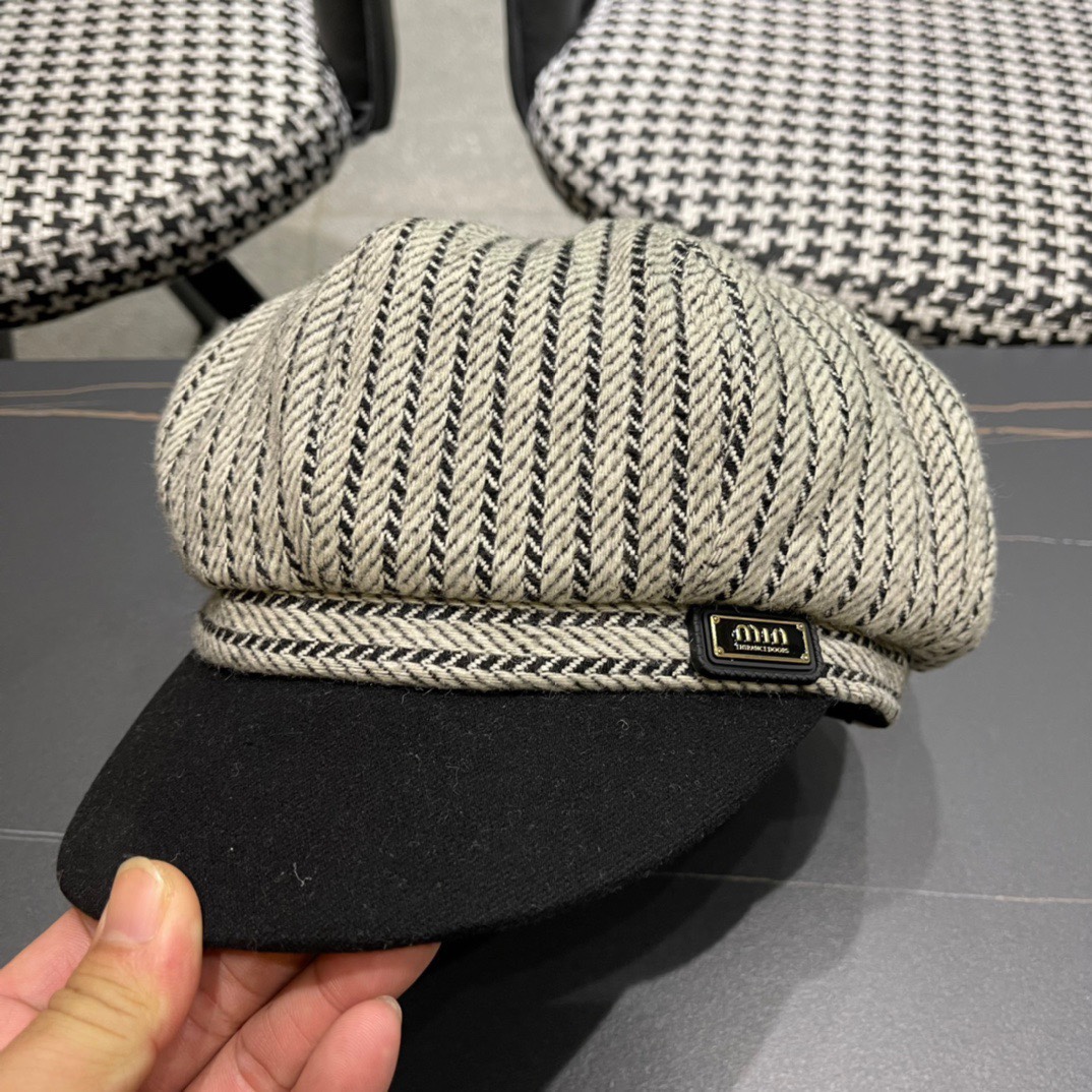  谬谬MIUMIU系列新品早秋贝雷帽 时尚潮人同款单品