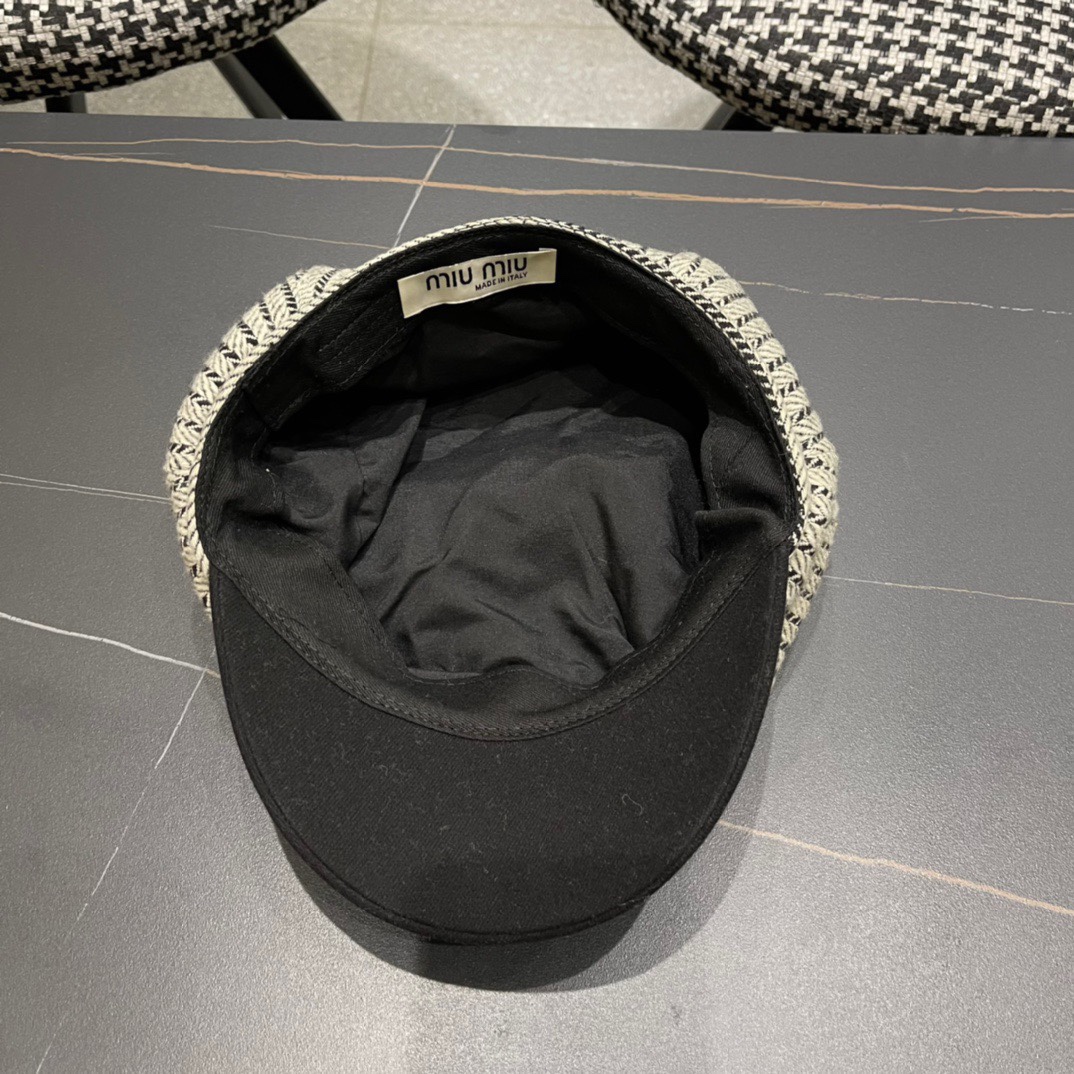  谬谬MIUMIU系列新品早秋贝雷帽 时尚潮人同款单品