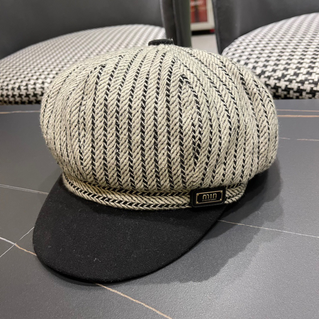  谬谬MIUMIU系列新品早秋贝雷帽 时尚潮人同款单品