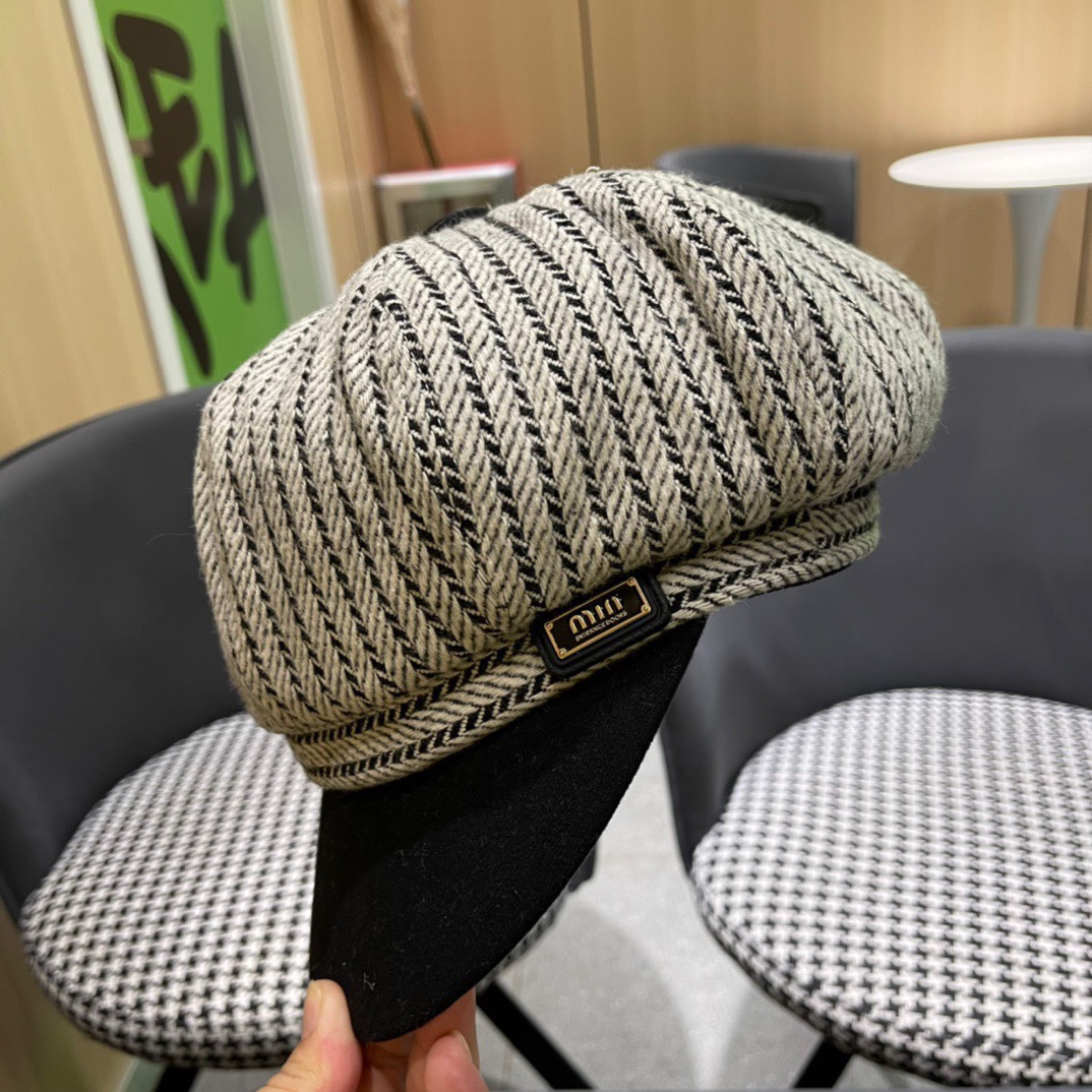  谬谬MIUMIU系列新品早秋贝雷帽 时尚潮人同款单品