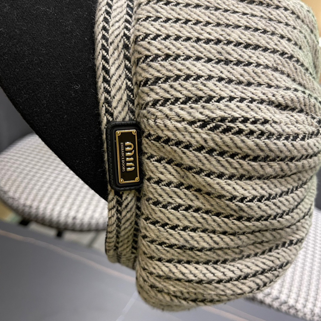  谬谬MIUMIU系列新品早秋贝雷帽 时尚潮人同款单品