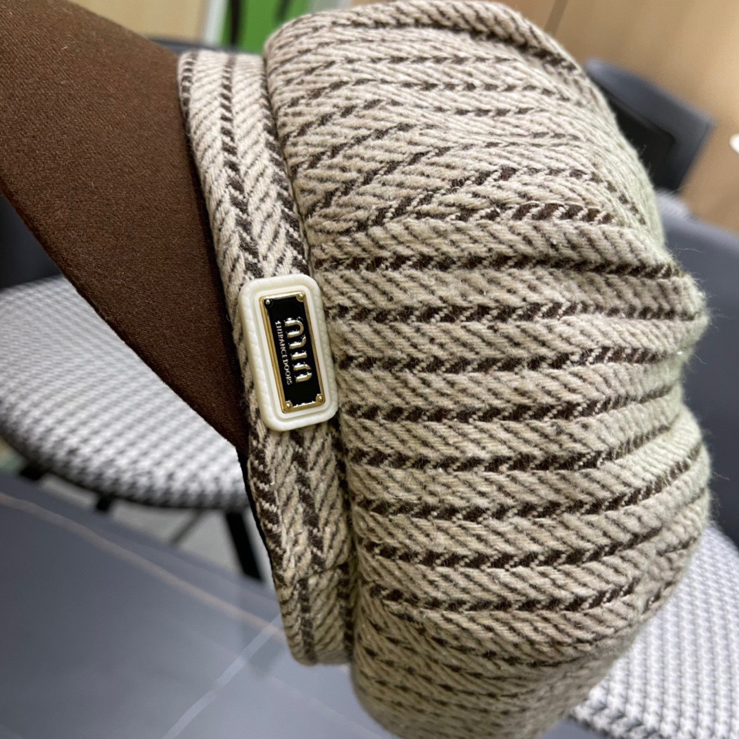  谬谬MIUMIU系列新品早秋贝雷帽 时尚潮人同款单品