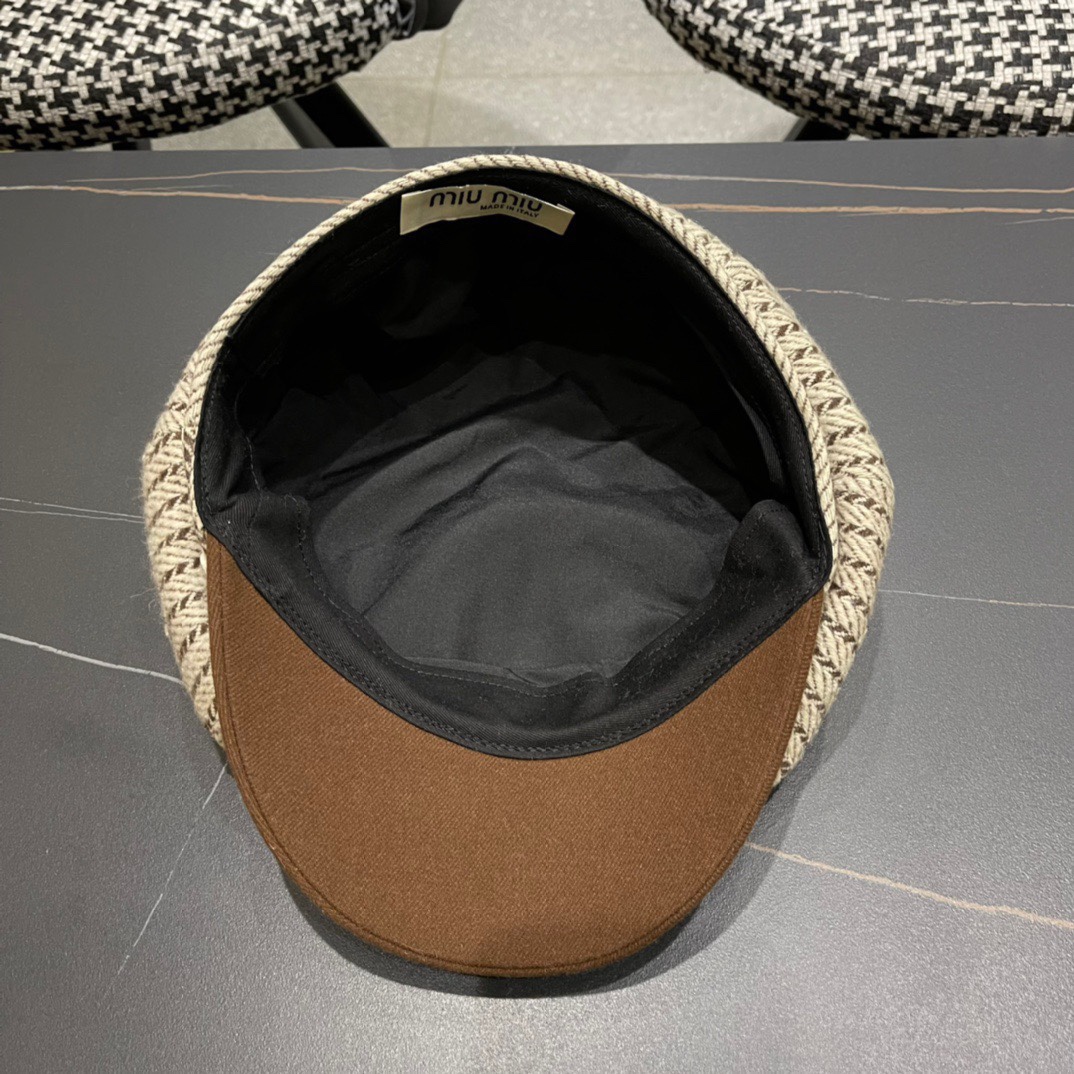  谬谬MIUMIU系列新品早秋贝雷帽 时尚潮人同款单品