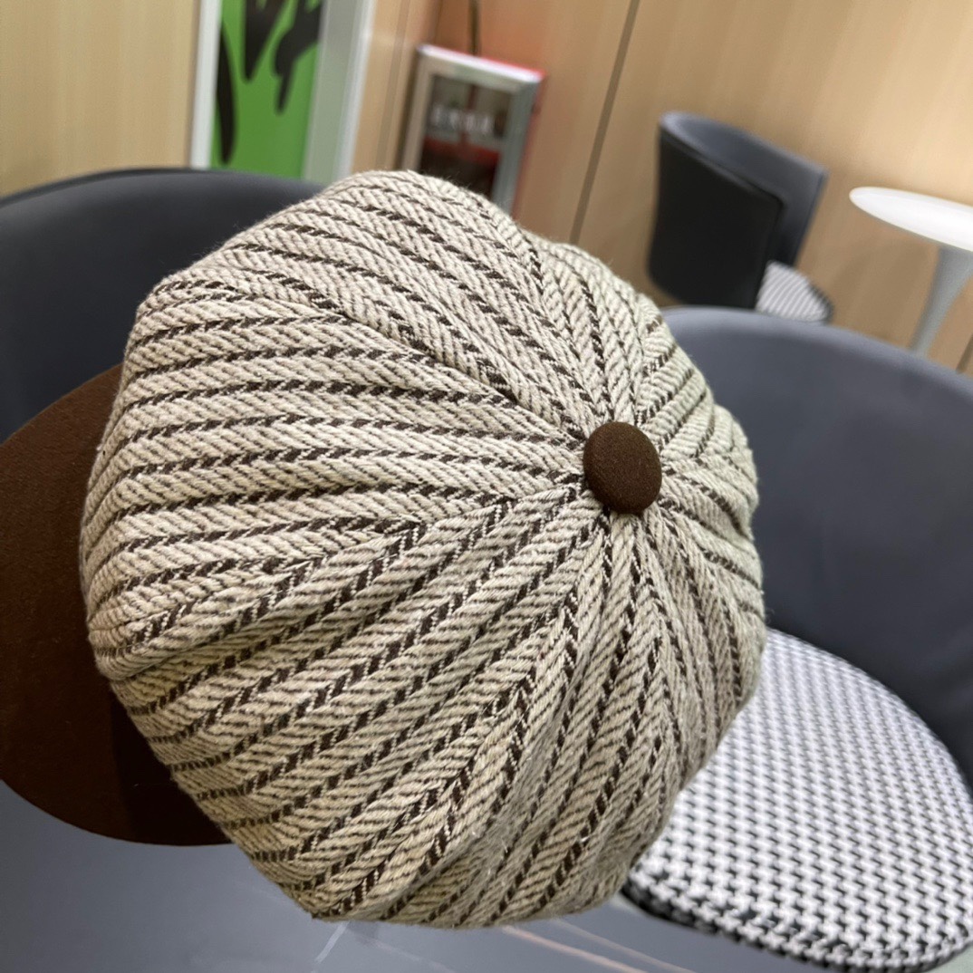  谬谬MIUMIU系列新品早秋贝雷帽 时尚潮人同款单品