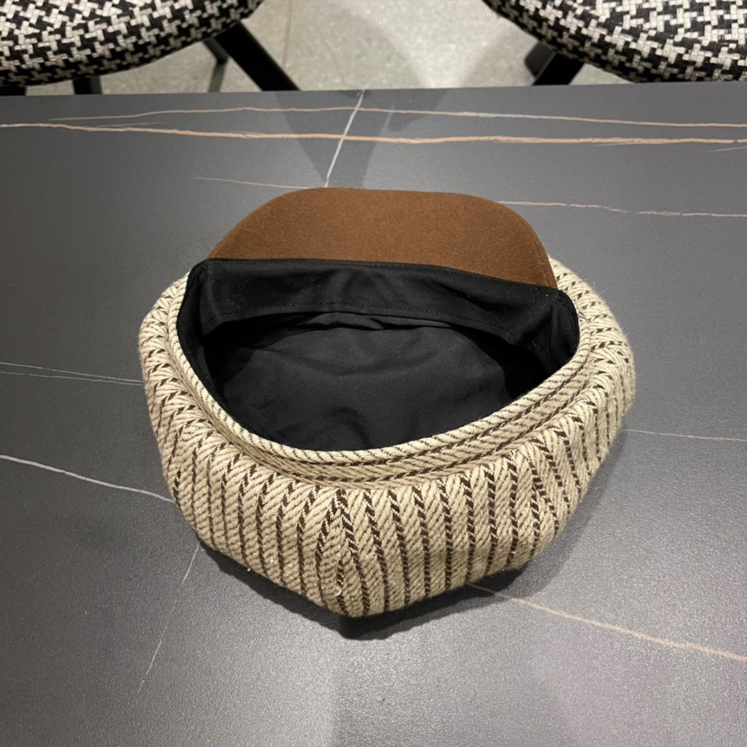  谬谬MIUMIU系列新品早秋贝雷帽 时尚潮人同款单品