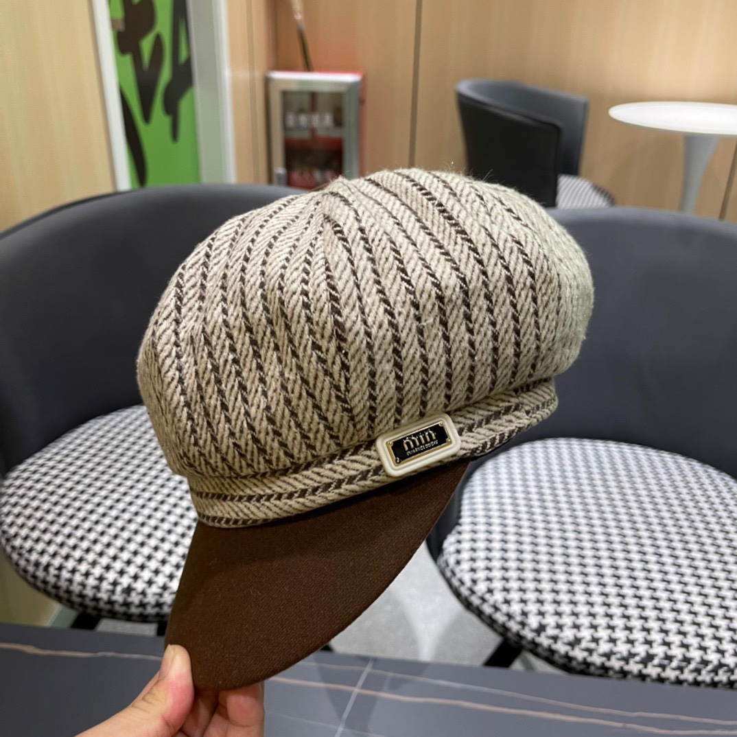  谬谬MIUMIU系列新品早秋贝雷帽 时尚潮人同款单品
