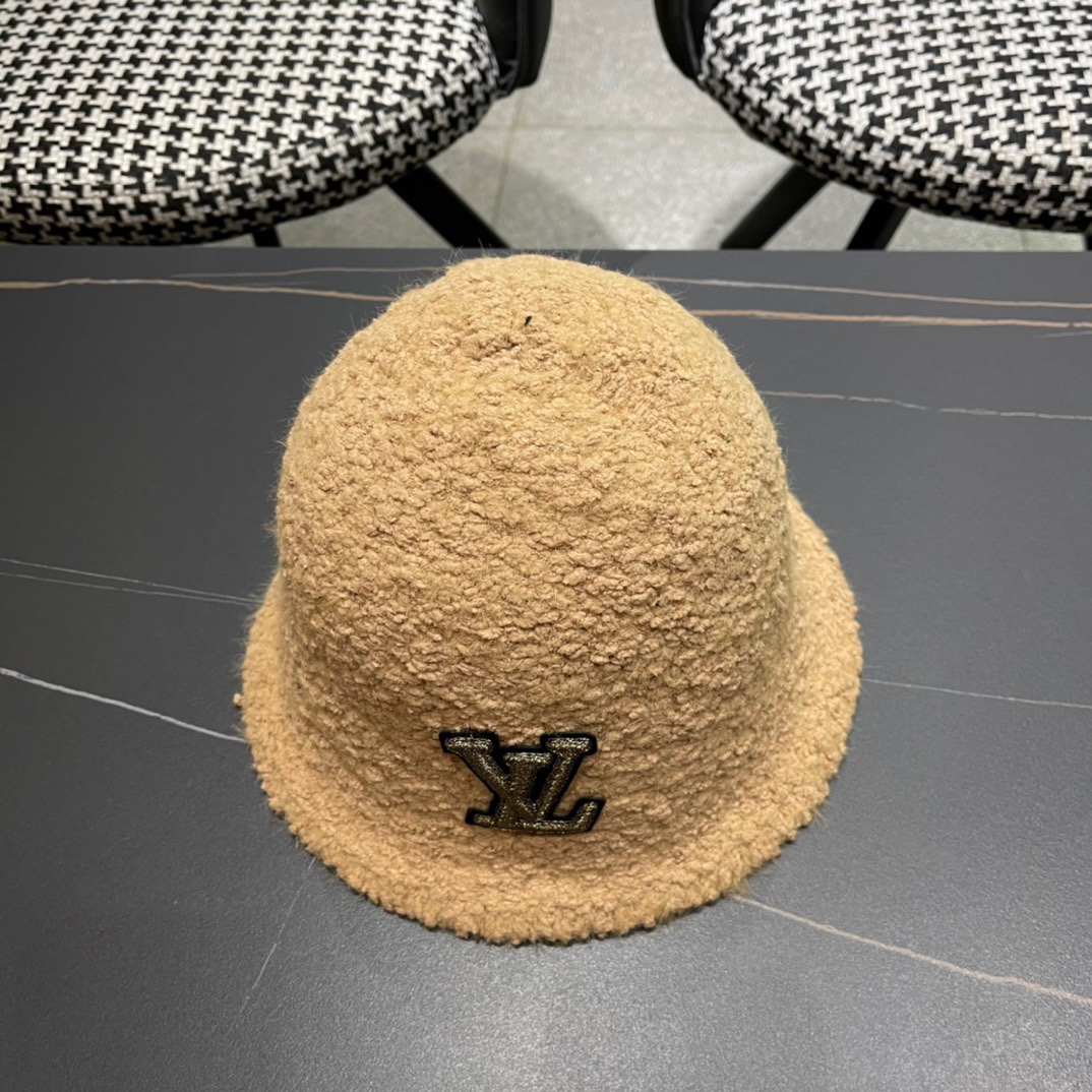  路易威登渔夫帽子女秋冬加厚毛绒保暖护耳帽显脸小