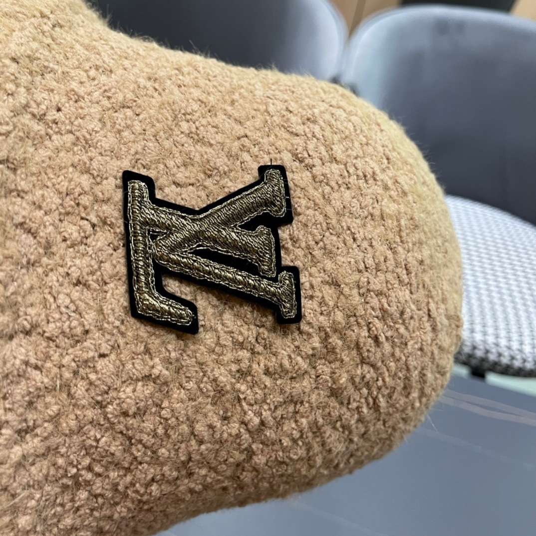  路易威登渔夫帽子女秋冬加厚毛绒保暖护耳帽显脸小