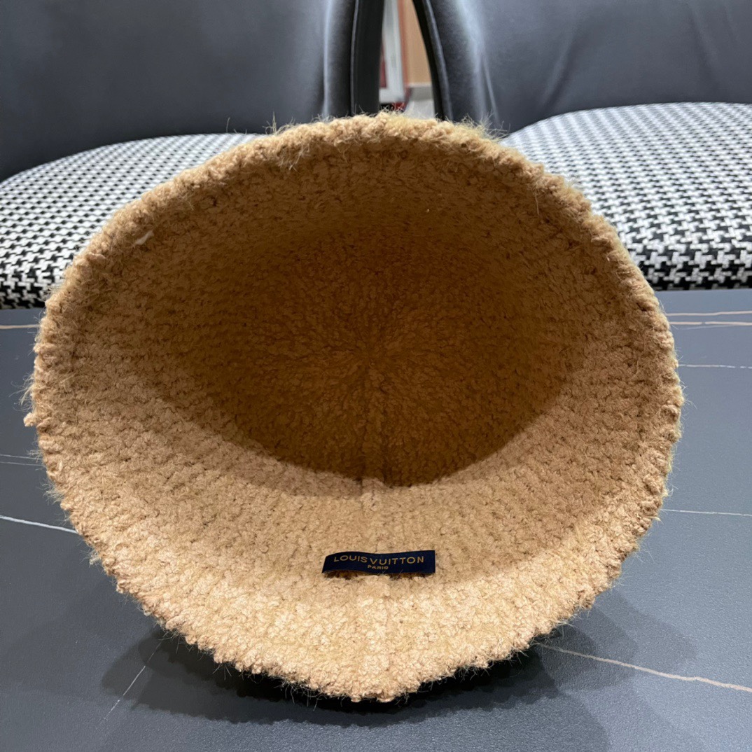  路易威登渔夫帽子女秋冬加厚毛绒保暖护耳帽显脸小