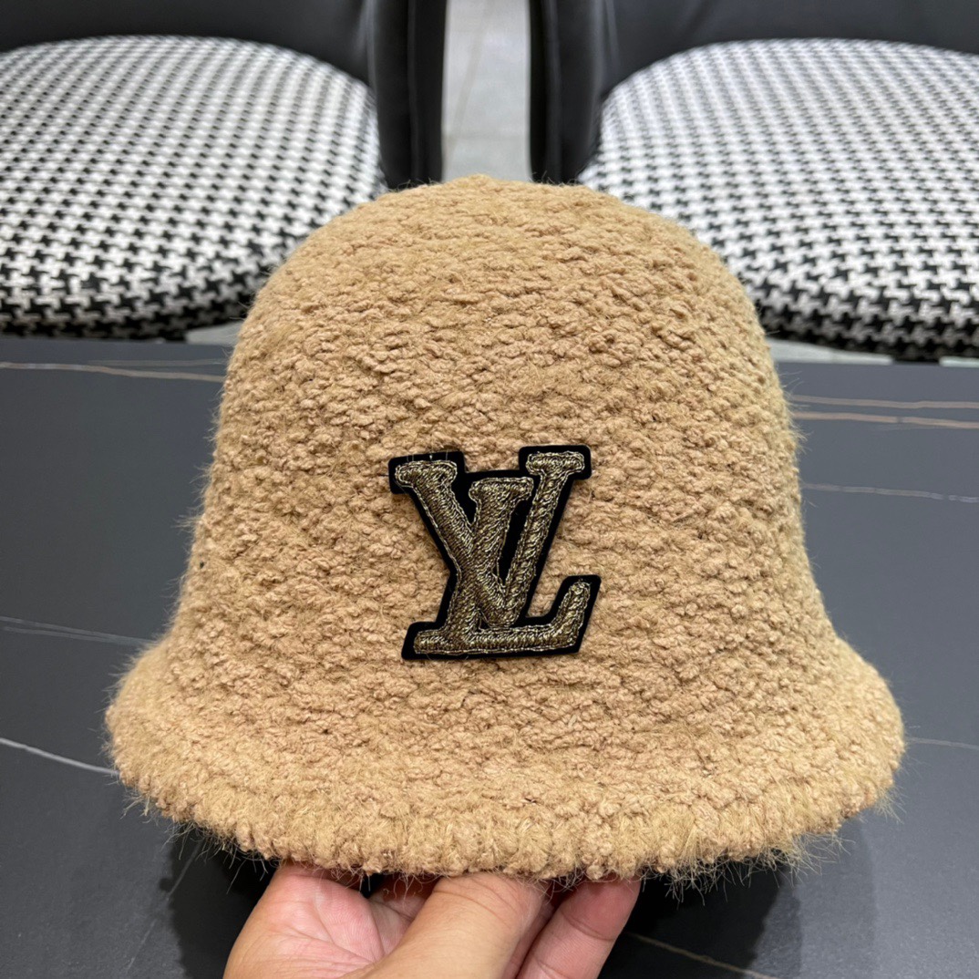  路易威登渔夫帽子女秋冬加厚毛绒保暖护耳帽显脸小