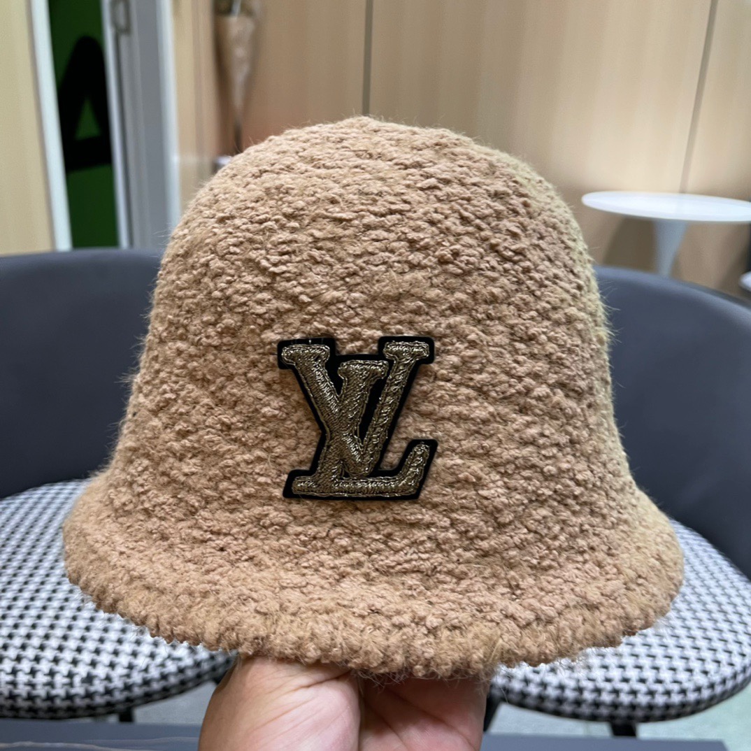  路易威登渔夫帽子女秋冬加厚毛绒保暖护耳帽显脸小