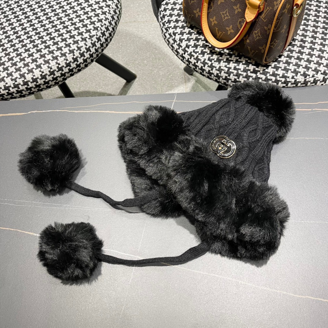 GUCCI古奇冬季雷锋帽女韩版潮百搭可爱毛球针织毛线帽加绒保暖时尚护耳帽子