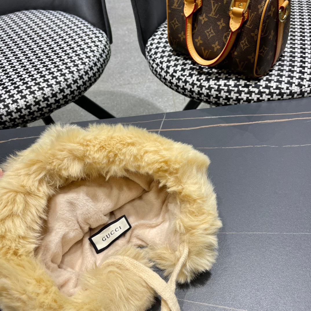 GUCCI古奇冬季雷锋帽女韩版潮百搭可爱毛球针织毛线帽加绒保暖时尚护耳帽子