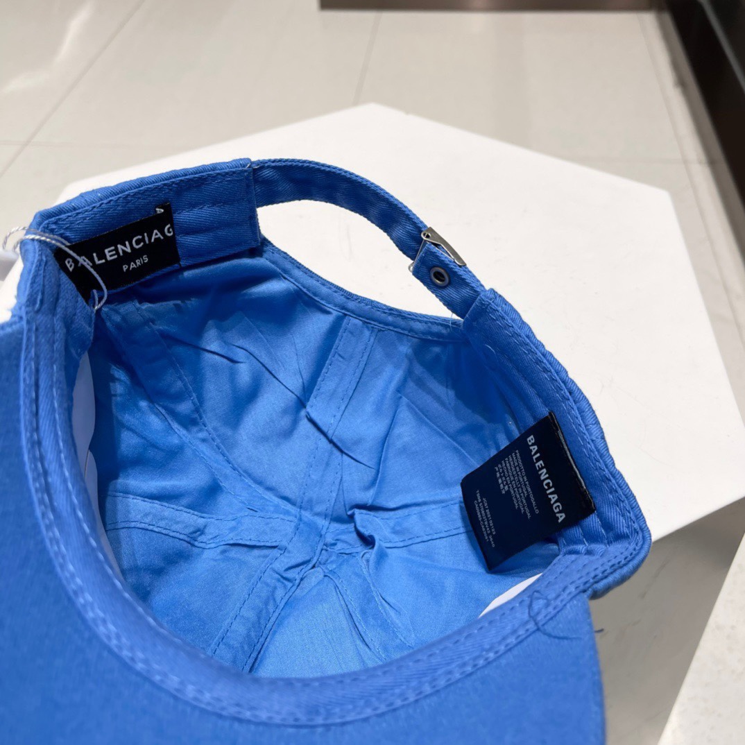 Balenciaga巴黎世家字母PARIS刺绣洗水做旧棒球帽一眼就心动的感觉帽檐破损细节整体的立体感强烈