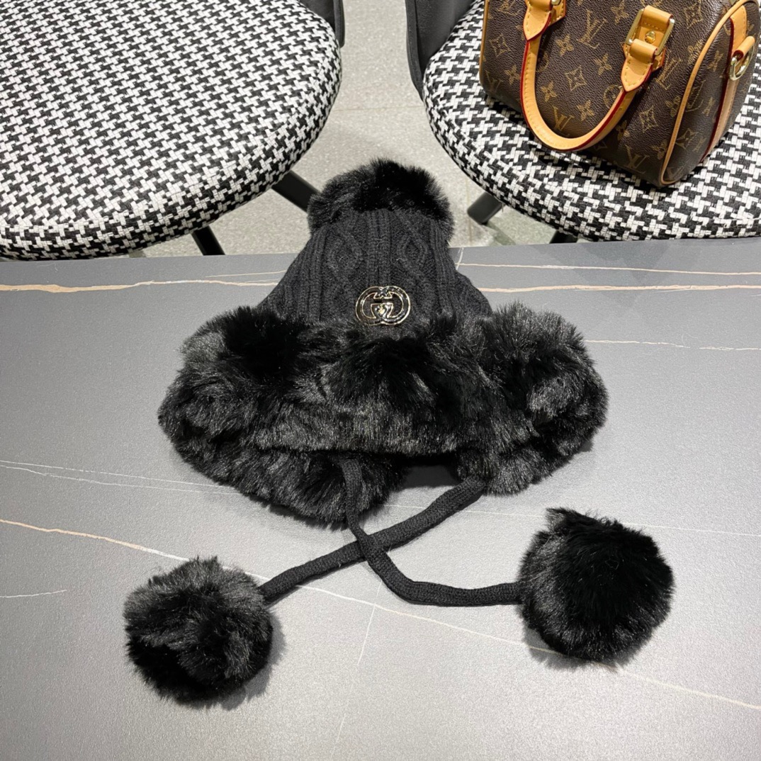 GUCCI古奇冬季雷锋帽女韩版潮百搭可爱毛球针织毛线帽加绒保暖时尚护耳帽子