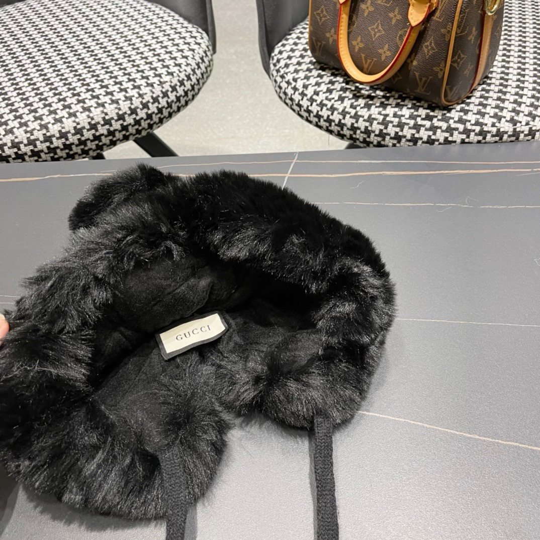 GUCCI古奇冬季雷锋帽女韩版潮百搭可爱毛球针织毛线帽加绒保暖时尚护耳帽子