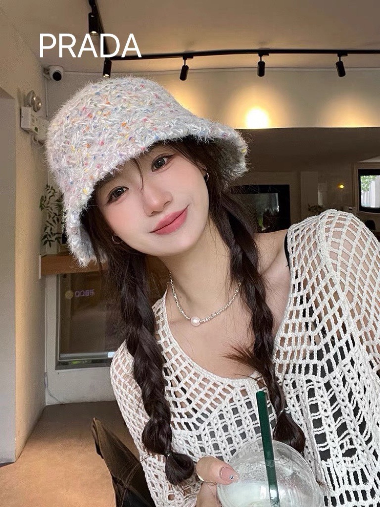 PRADA渔夫帽子女秋冬季2023年新款百搭显脸小潮纯色加厚保暖护耳套头帽