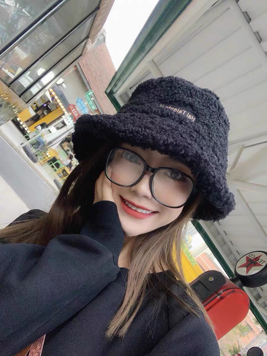 迪奥DIOR毛绒渔夫帽女秋冬季新款帽子加厚保暖护耳盆