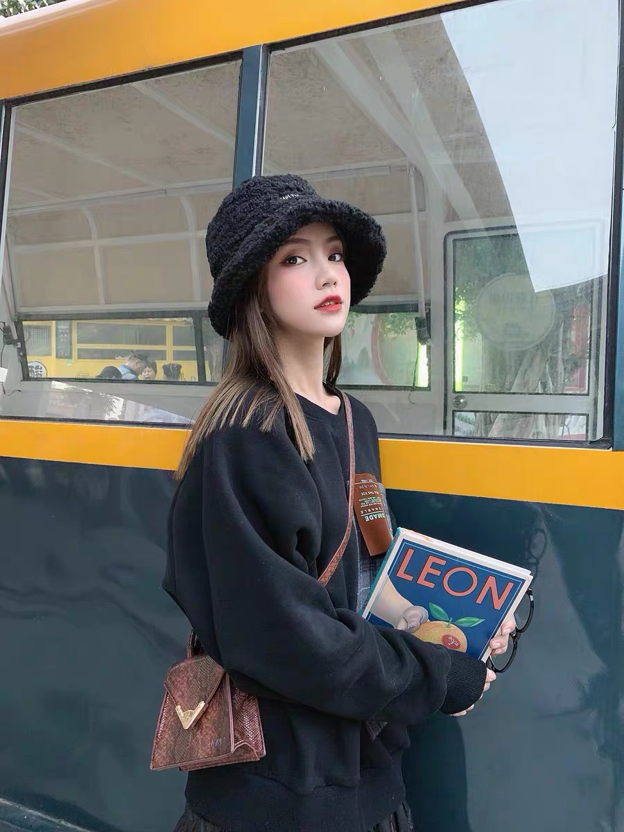 迪奥DIOR毛绒渔夫帽女秋冬季新款帽子加厚保暖护耳盆