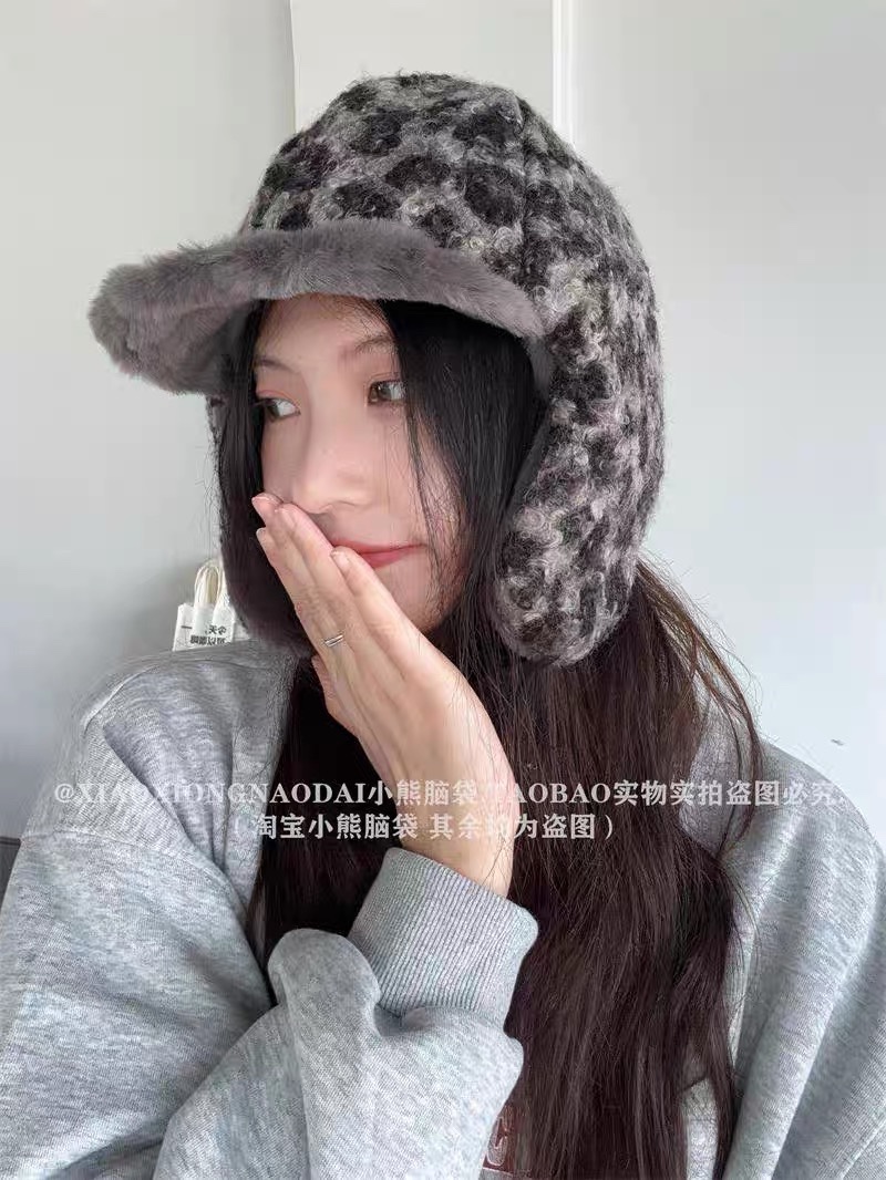 普拉达Prada2024年冬季新款豹纹加绒加厚保暖雷锋帽子女骑车百搭护耳帽