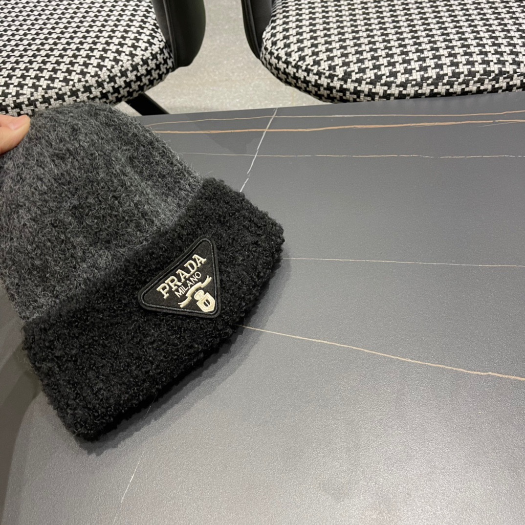Prada普拉达毛线帽针织帽百搭款保暖又时尚