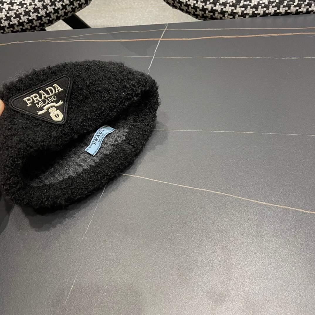 Prada普拉达毛线帽针织帽百搭款保暖又时尚