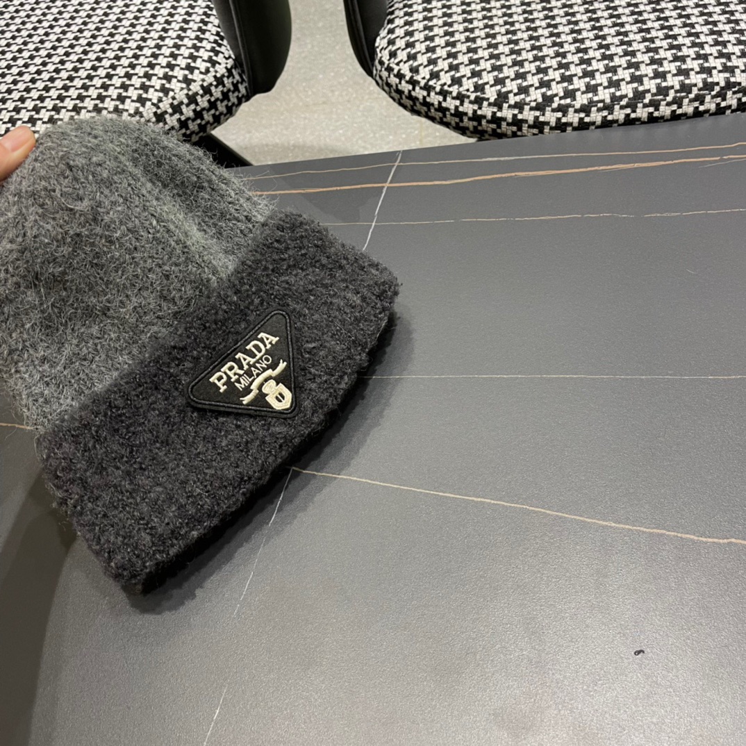 Prada普拉达毛线帽针织帽百搭款保暖又时尚