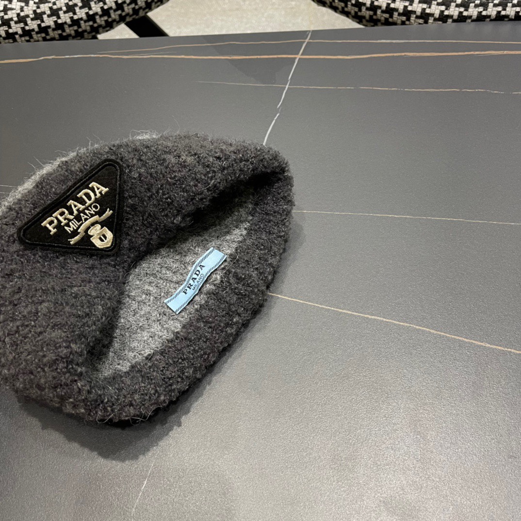 Prada普拉达毛线帽针织帽百搭款保暖又时尚
