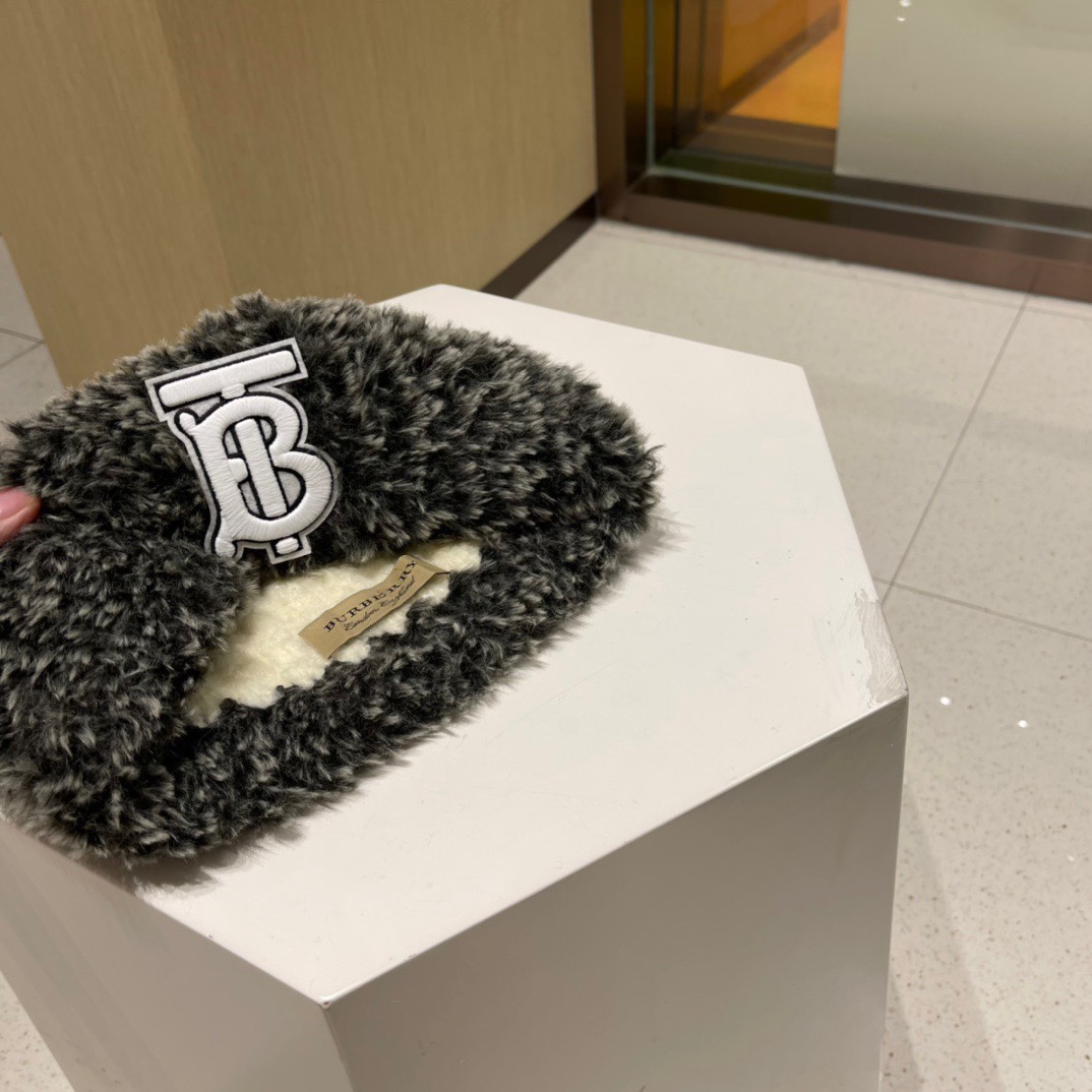 Burberry巴宝莉拼色卷边时尚百搭显脸小针织帽女士冬季户外保暖护耳毛线帽潮