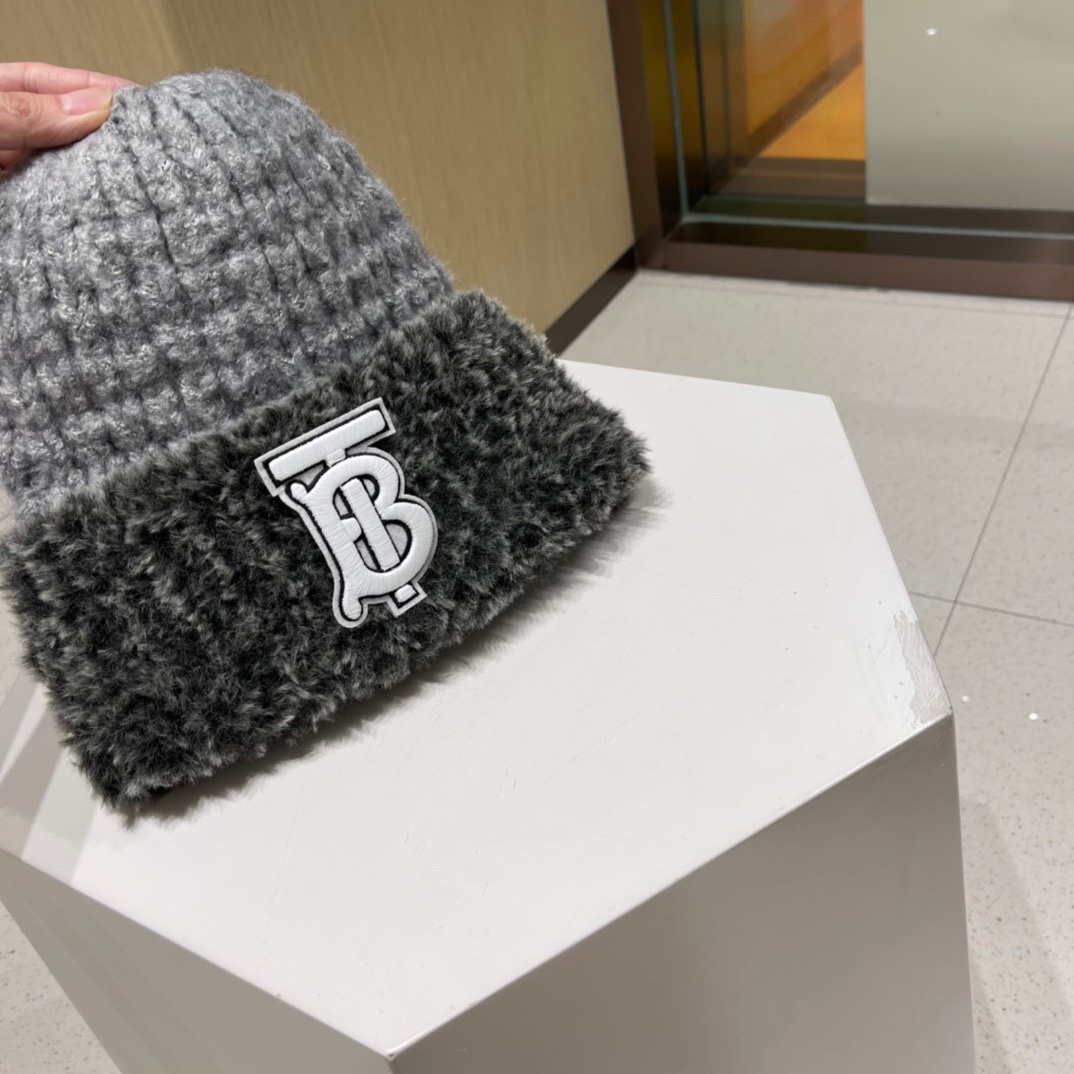 Burberry巴宝莉拼色卷边时尚百搭显脸小针织帽女士冬季户外保暖护耳毛线帽潮