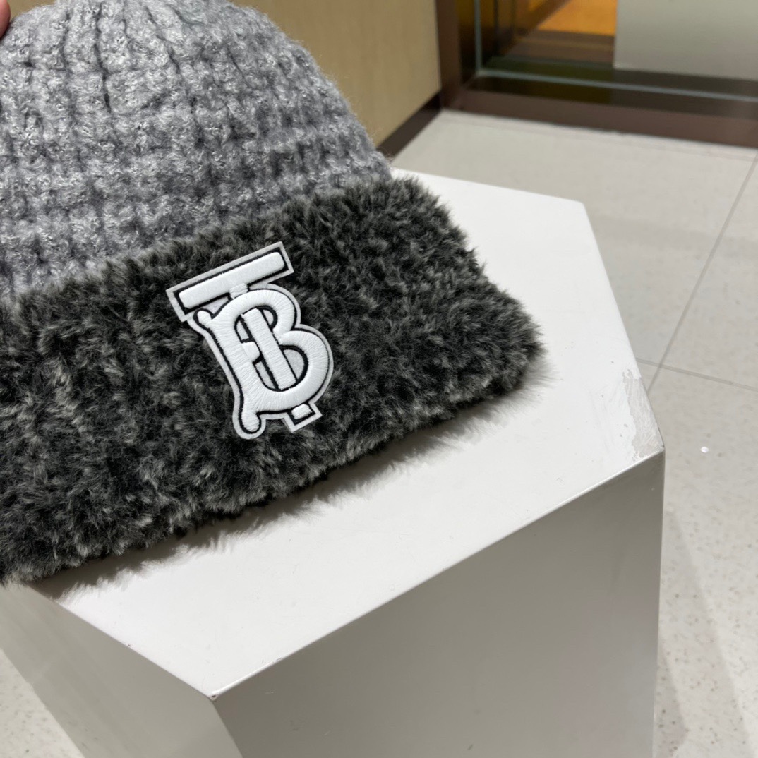 Burberry巴宝莉拼色卷边时尚百搭显脸小针织帽女士冬季户外保暖护耳毛线帽潮