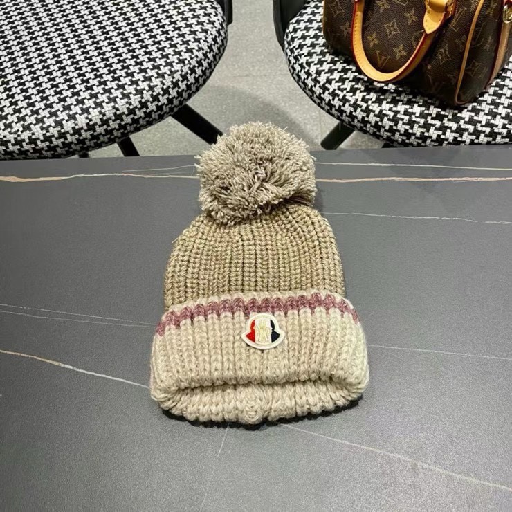 MONCLER蒙口秋冬新款拼色潮潮的洋气大毛球保暖实用舒适针织帽毛线帽